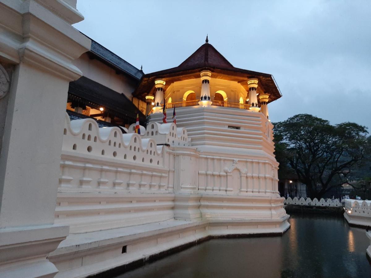 Lalanga Homestay Kandy Exteriör bild